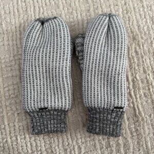 L.L. Bean Gray/White Knit Mittens